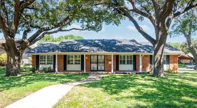 Photo of 717 Candlewood Rd, Fort Worth, TX 76103