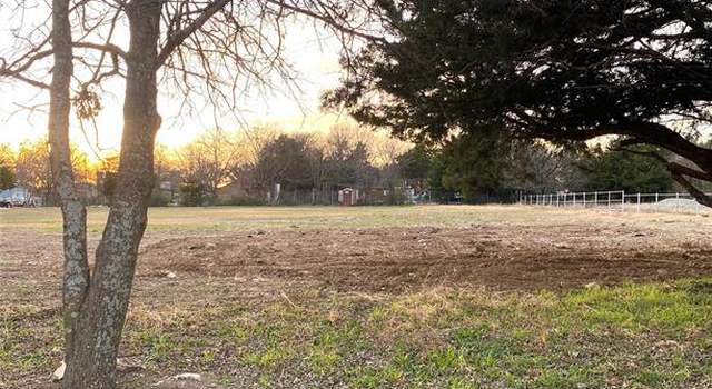 Photo of 8015 Mask Dr, Dallas, TX 75241