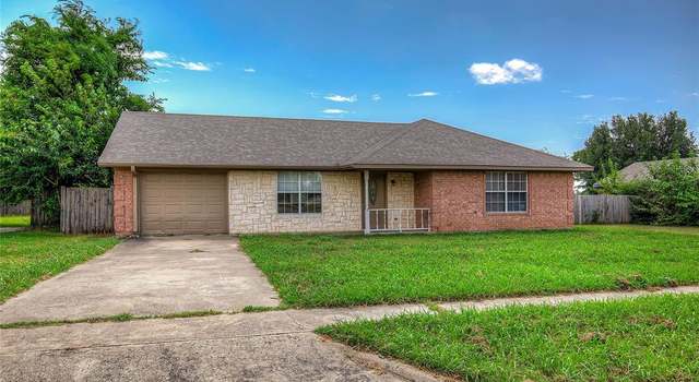 Photo of 2007 Solomon Dr, Commerce, TX 75428
