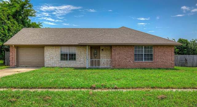 Photo of 2007 Solomon Dr, Commerce, TX 75428