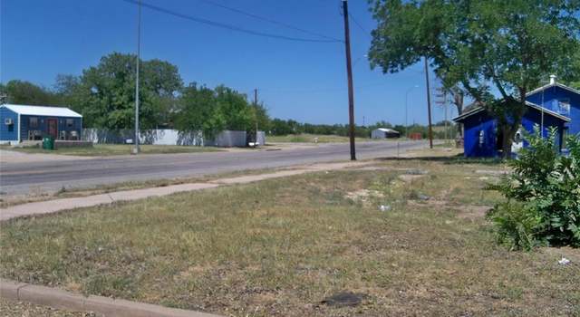 Photo of 502 Walnut St, Coleman, TX 76834