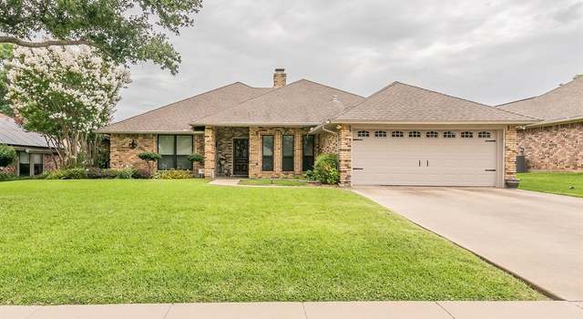 Photo of 10153 Stoneleigh Dr, Benbrook, TX 76126