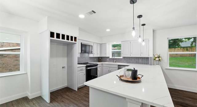 Photo of 2428 Meadow Crk, Bedford, TX 76021