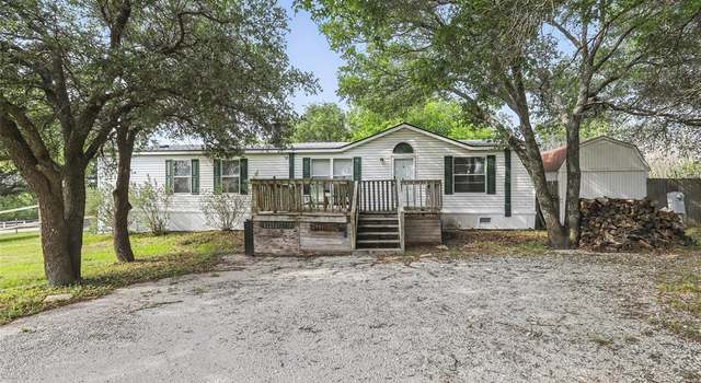 Photo of 140 Draper Dr, Springtown, TX 76082