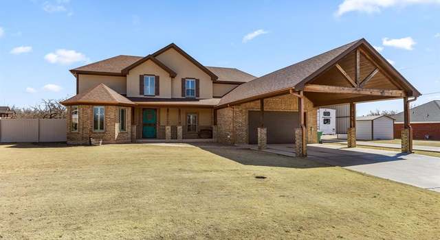 Photo of 1105 N 1st St, Iowa Park, TX 76367