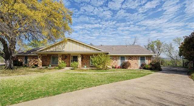 Photo of 400 Lake Louise Ct, Fort Worth, TX 76103