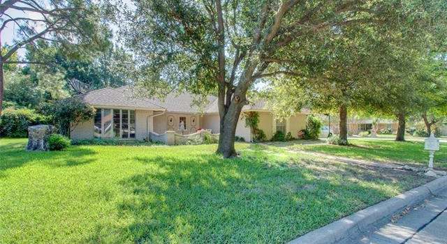 Photo of 1506 Clover Hill Rd, Mansfield, TX 76063