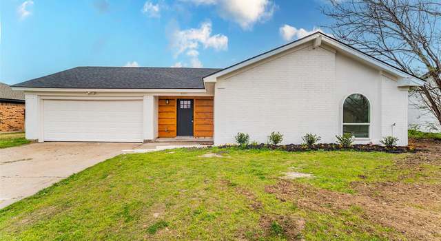 Photo of 3237 Heritage Ln, Forest Hill, TX 76140