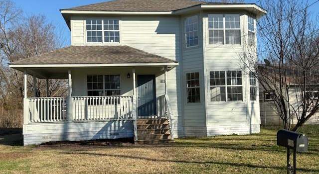 Photo of 1016 Poplar St, Bonham, TX 75418