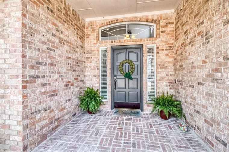 Photo of 3810 Shady Meadow Dr Grapevine, TX 76051