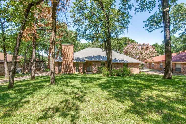 Photo of 2840 Cresthaven Dr Grapevine, TX 76051