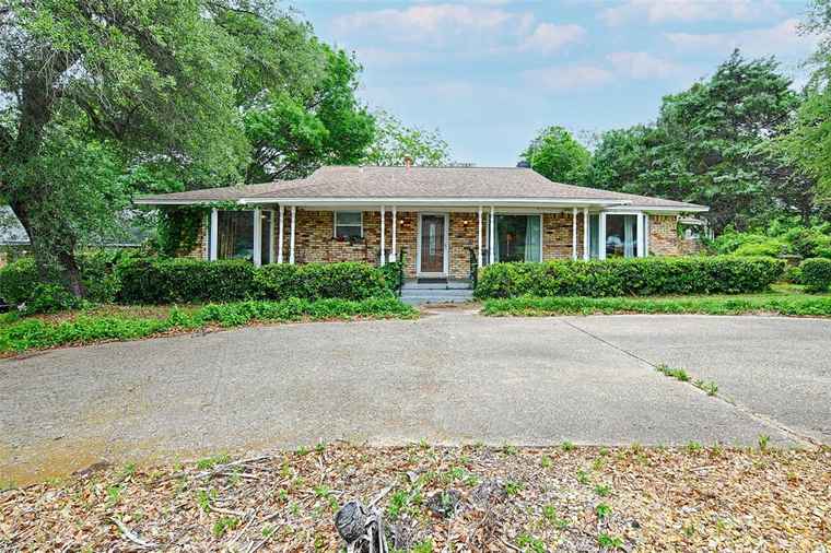 Photo of 3812 Laurel Canyon Dr Dallas, TX 75233