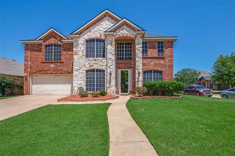 Photo of 4600 Ocean Dr Fort Worth, TX 76123
