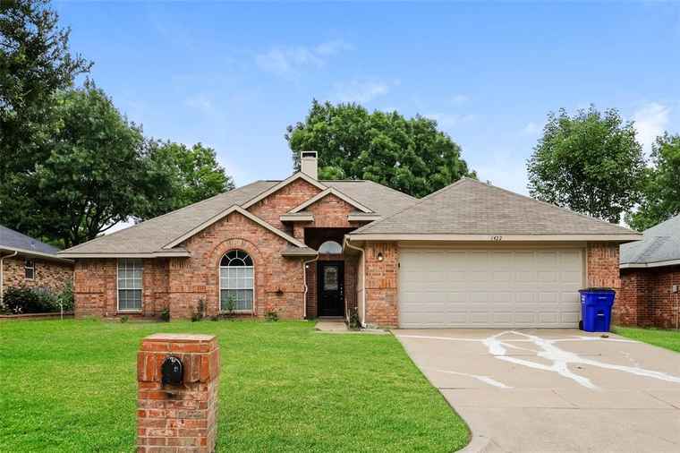 Photo of 1422 New Haven Dr Mansfield, TX 76063