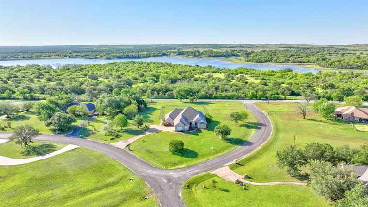 Photo of 1902 Circleview Dr Weatherford, TX 76087