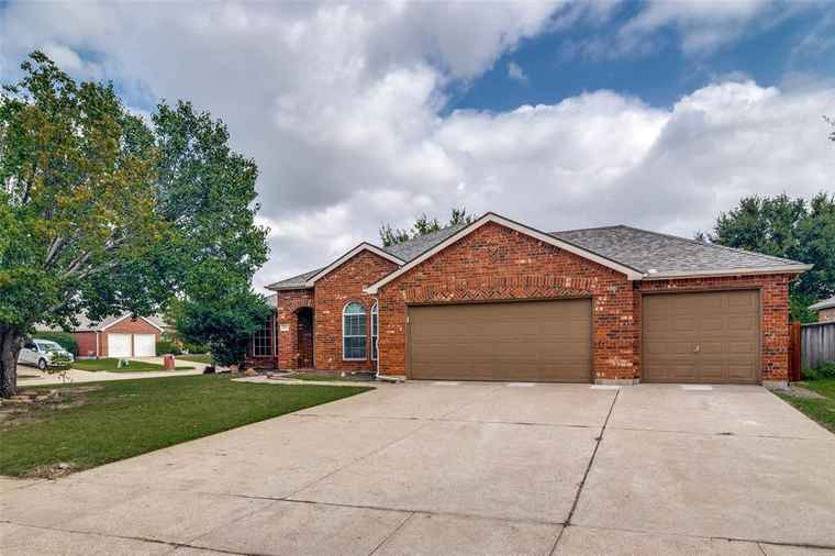 Photo of 101 Fieldwood Ct Forney, TX 75126