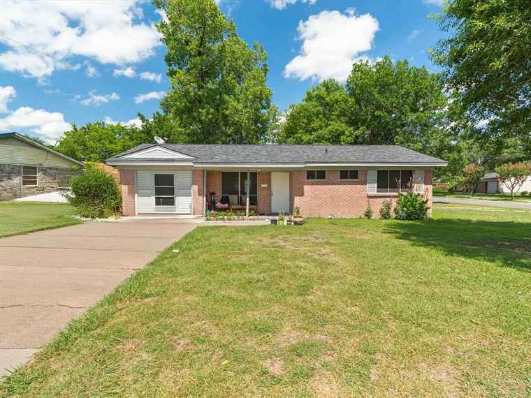 Photo of 902 Irene Dr Mesquite, TX 75149