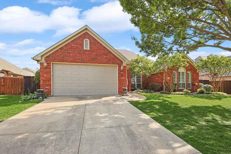 Photo of 2817 Meadow Green Dr Flower Mound, TX 75022