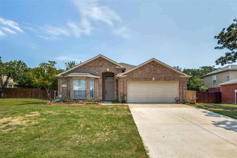 Photo of 3213 Como Lake Rd Denton, TX 76210