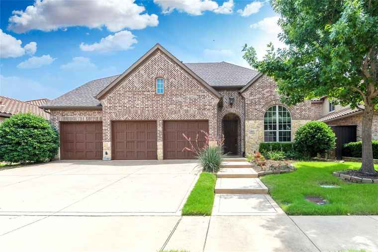 Photo of 664 Waterbrook Dr Irving, TX 75039