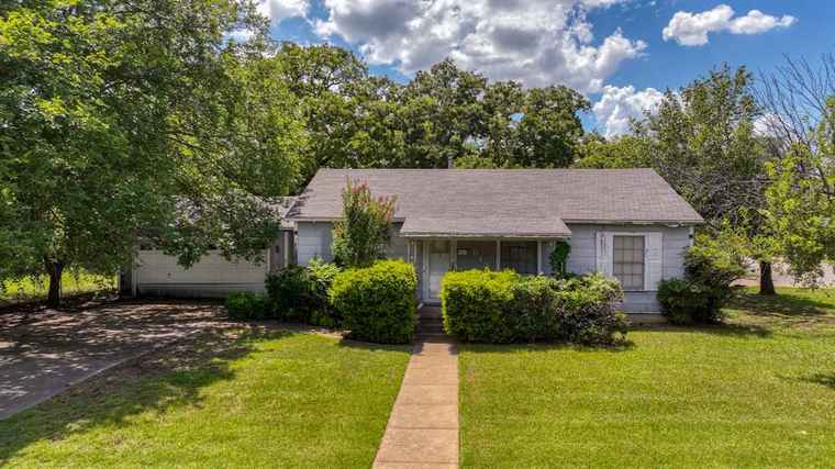 Photo of 813 Hanover St Weatherford, TX 76086