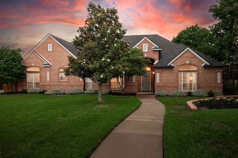 Photo of 3240 High Meadow Dr Grapevine, TX 76051