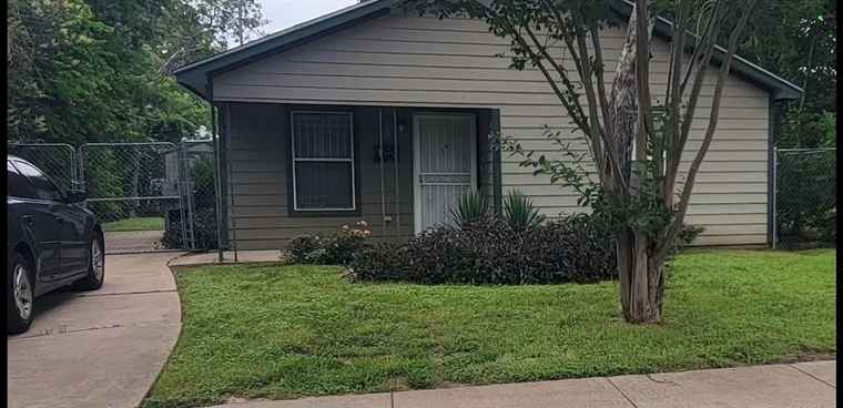 Photo of 1309 E Annie St Fort Worth, TX 76104