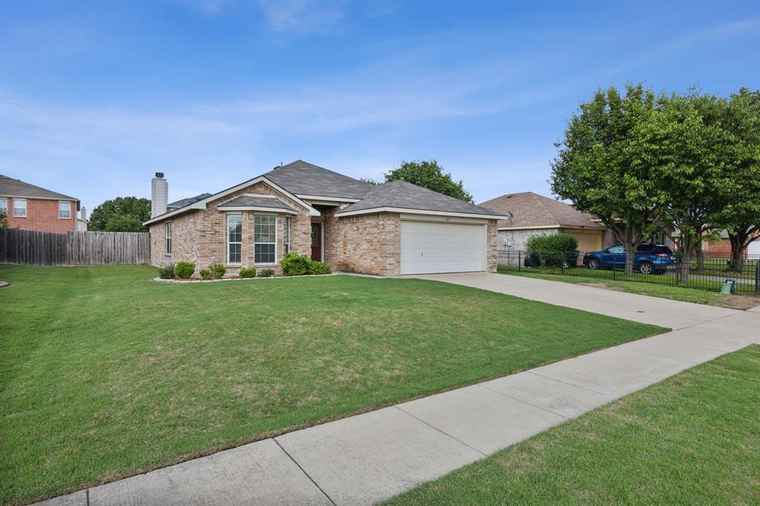 Photo of 219 Amherst Dr Forney, TX 75126