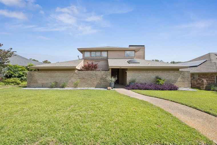 Photo of 240 Shady Hill Dr Richardson, TX 75080