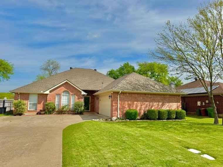 Photo of 531 Beasley Dr Lewisville, TX 75057