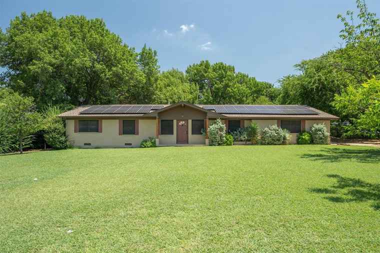 Photo of 3720 N Elm St Denton, TX 76207