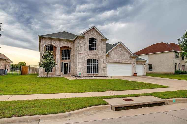 Photo of 5528 Brazoria Dr Grand Prairie, TX 75052