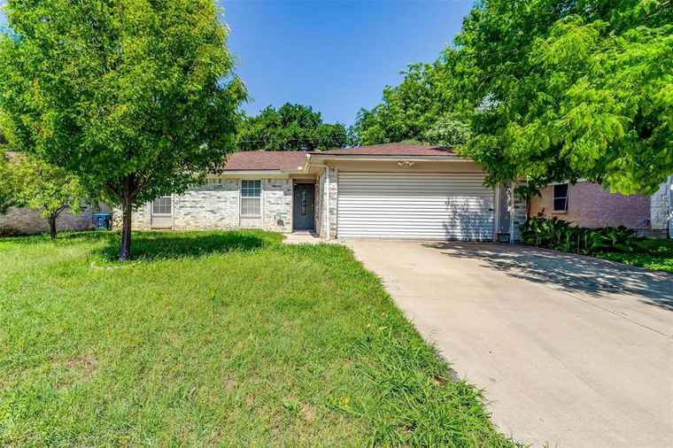 Photo of 2908 Raton Dr Fort Worth, TX 76116