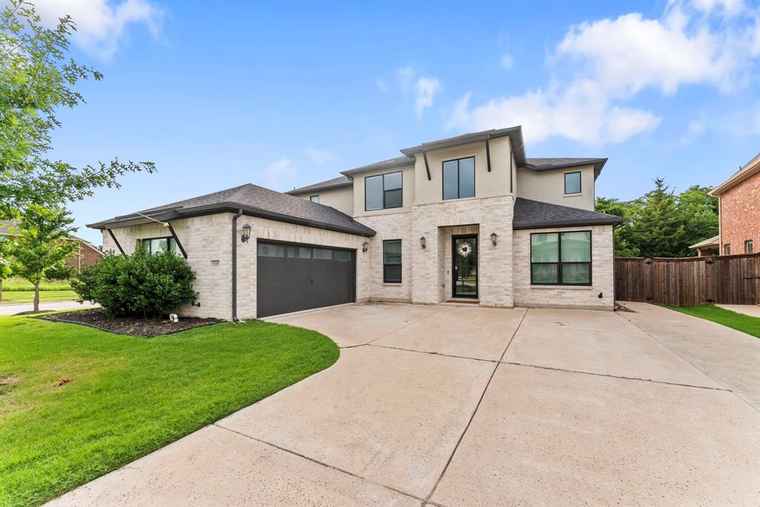 Photo of 8207 Glastonbury Dr Frisco, TX 75035