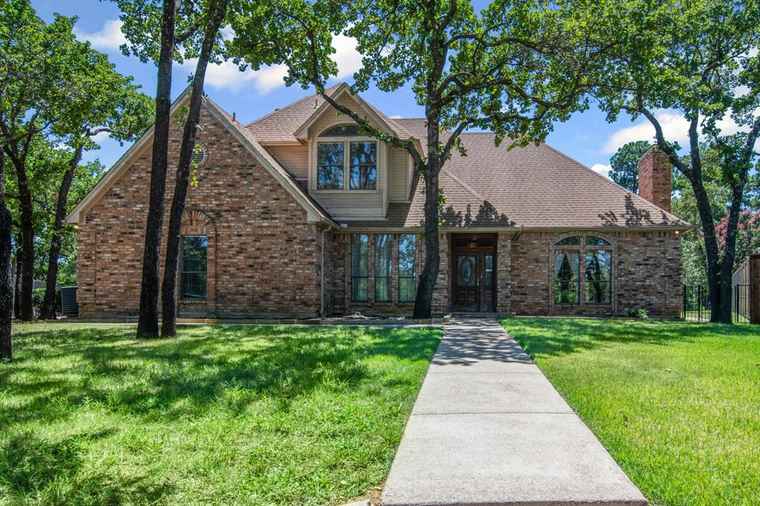 Photo of 2941 Crestline Dr Grapevine, TX 76051