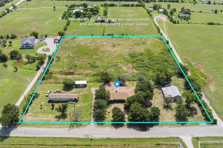 Photo of 7220 Tucker Dr Weatherford, TX 76085