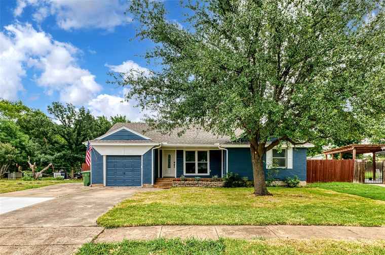 Photo of 1413 Hill St Grapevine, TX 76051