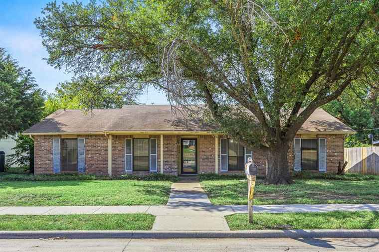 Photo of 1528 W Spring Creek Pkwy Plano, TX 75023