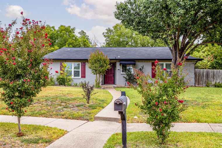 Photo of 4613 Redwood Dr Garland, TX 75043
