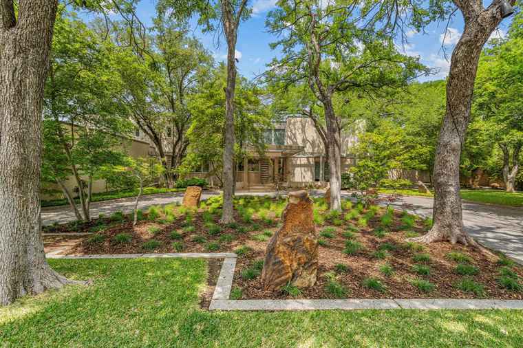 Photo of 4420 Overton Crest St Fort Worth, TX 76109