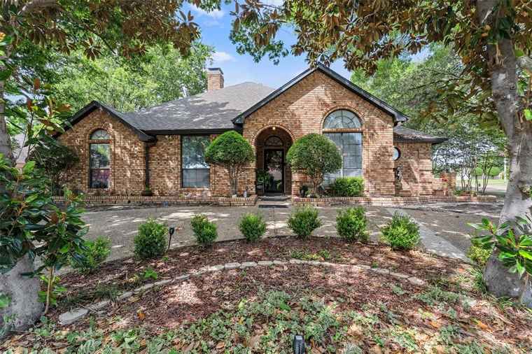 Photo of 4929 Saint James Ct Mesquite, TX 75150