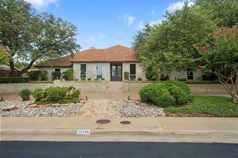 Photo of 17106 Graystone Dr Dallas, TX 75248