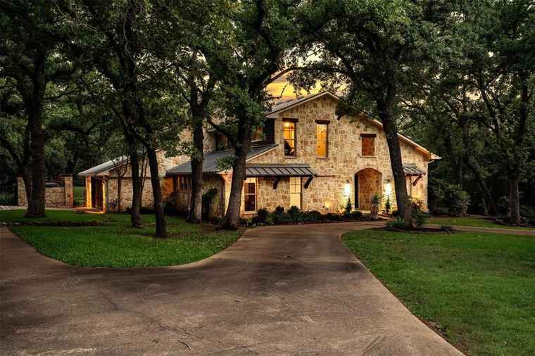 Photo of 6501 Hillcrest Rd Flower Mound, TX 75022