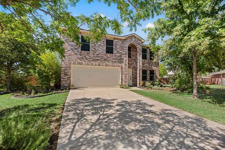 Photo of 8901 Harvest Moon Trl Denton, TX 76210