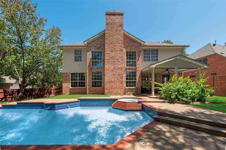 Photo of 2525 Amber Ln Flower Mound, TX 75028