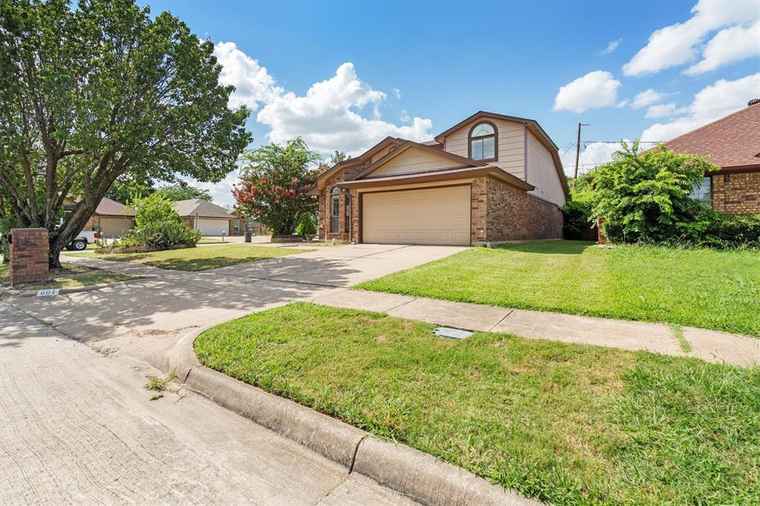 Photo of 601 Oakland Hills Dr Arlington, TX 76018