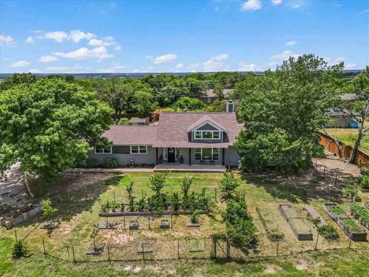 Photo of 612 W Park Ave Weatherford, TX 76086
