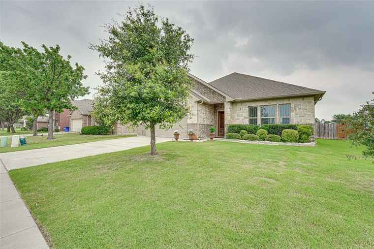 Photo of 2207 Overton Dr Forney, TX 75126