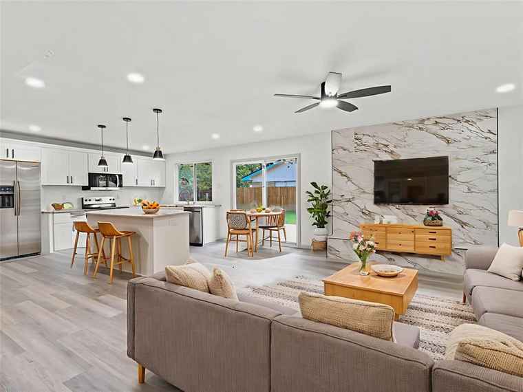 Photo of 326 Bluebonnet Trl Garland, TX 75043