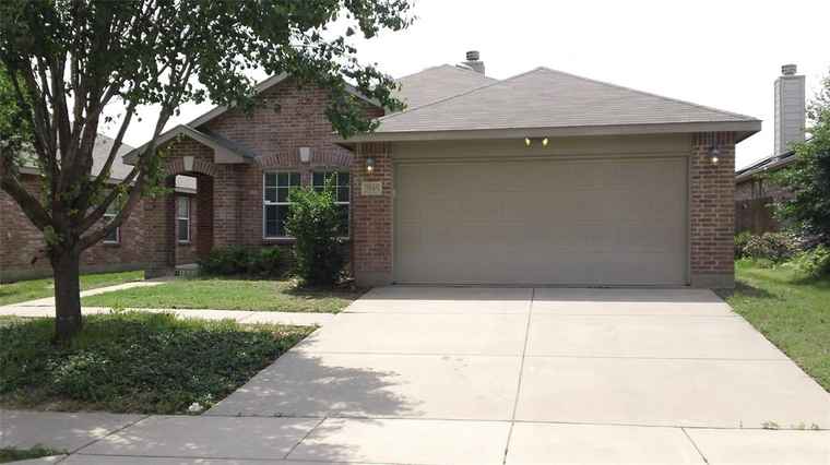 Photo of 7045 Derbyshire Dr Fort Worth, TX 76137